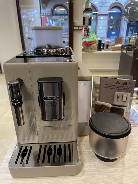 Faites vous plaisir avec l'expresso broyeur à grains 