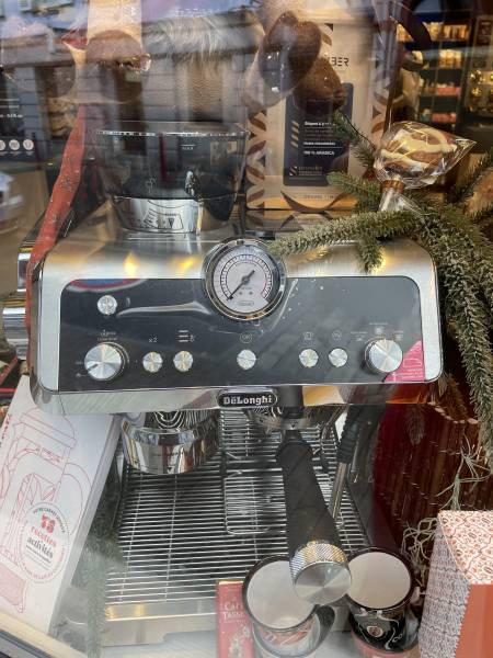 Retrouvez à Munster la machine De'Longhi Specialista Expresso Barista avec moulin intégré